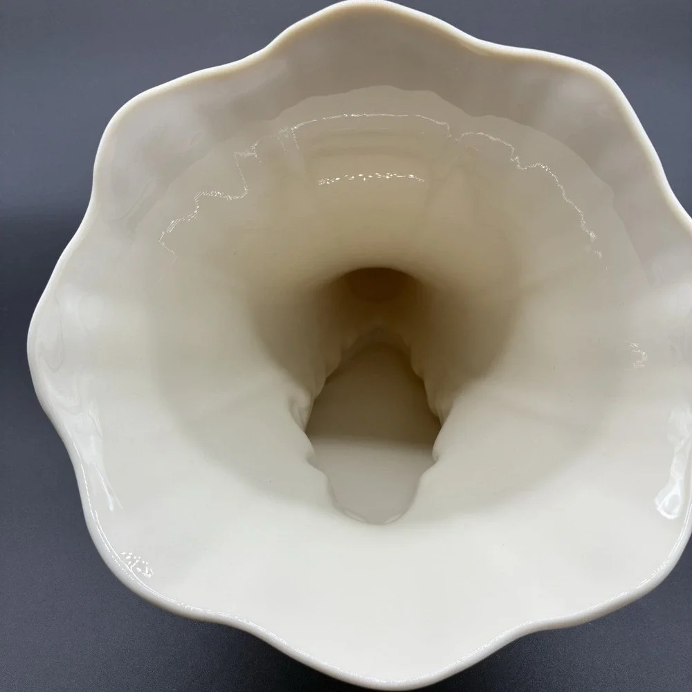 Lenox Cornucopia Ivory Porcelain Centerpiece Thanksgiving Harvest Horn Vase USA